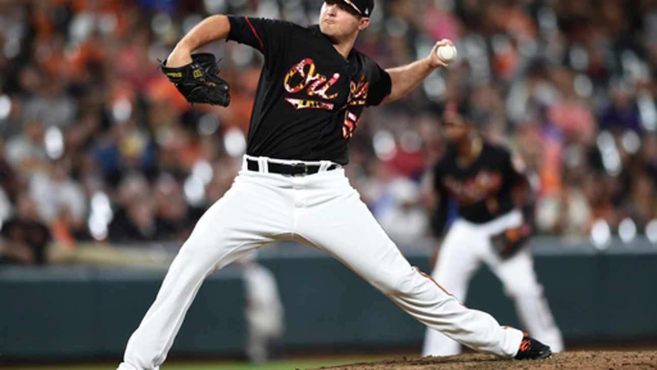 LEADING OFF: NL contenders square off, Britton joins Yankees