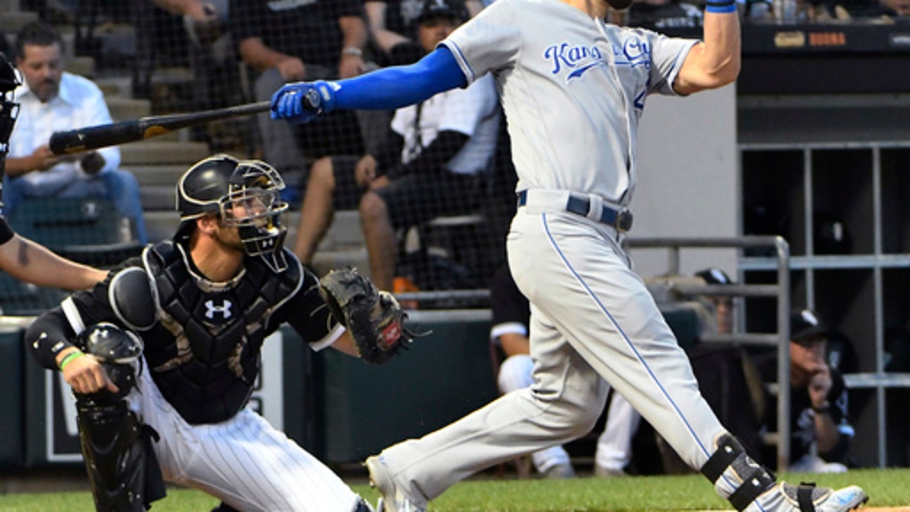 Gordon homers as Royals beat White Sox 10-5