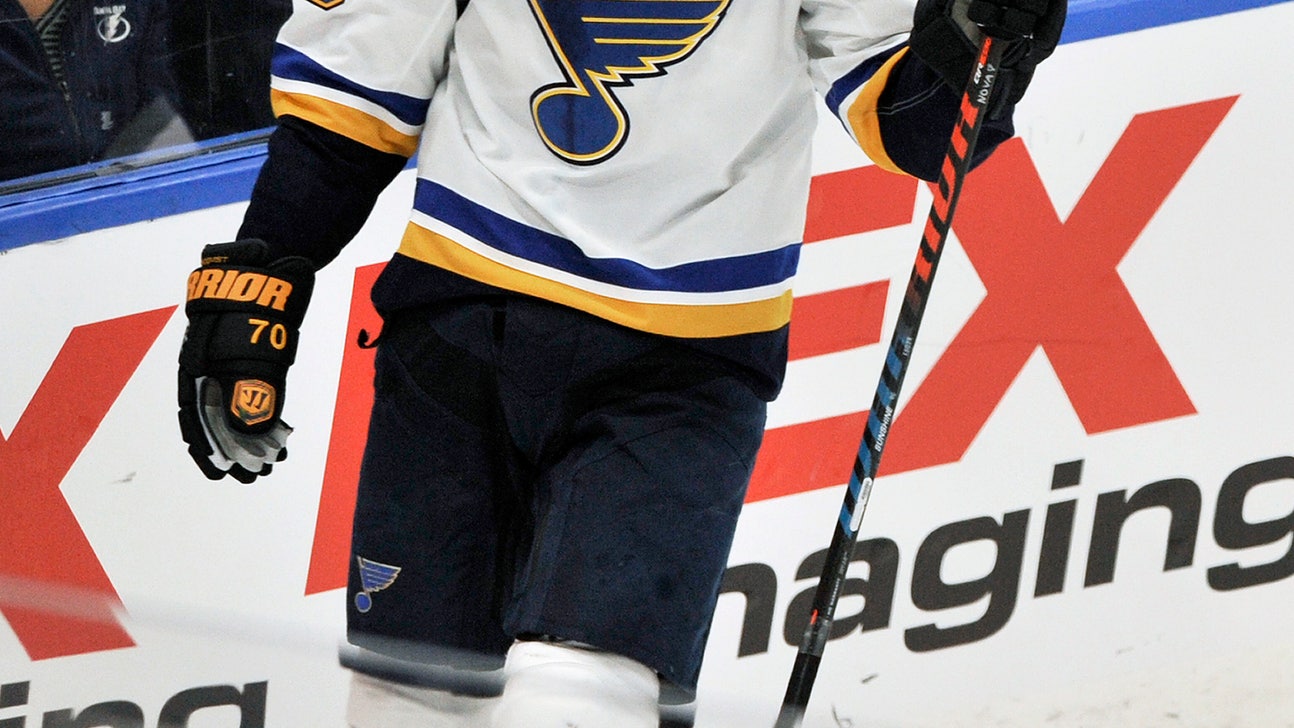 Sundqvist scores twice, Blues beat Lightning 4-3