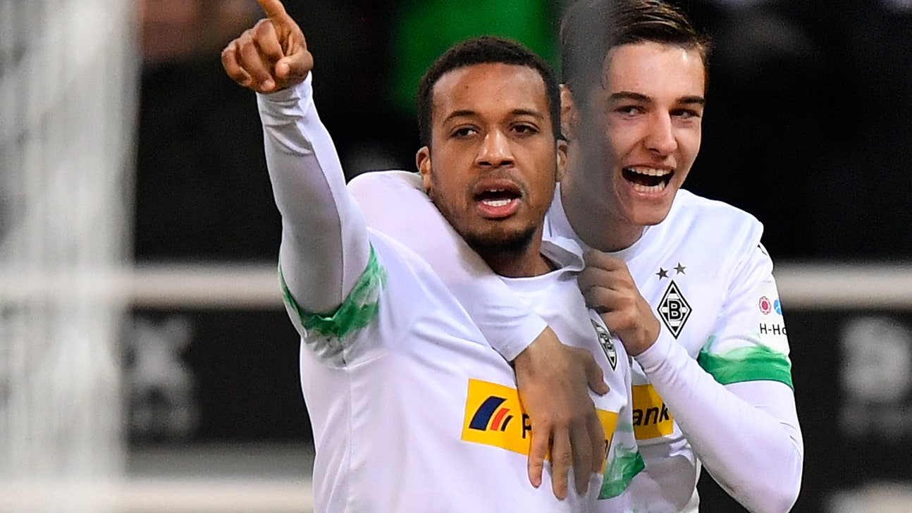 Zirkzee's debut goal gives Bayern win; Gladbach level at top