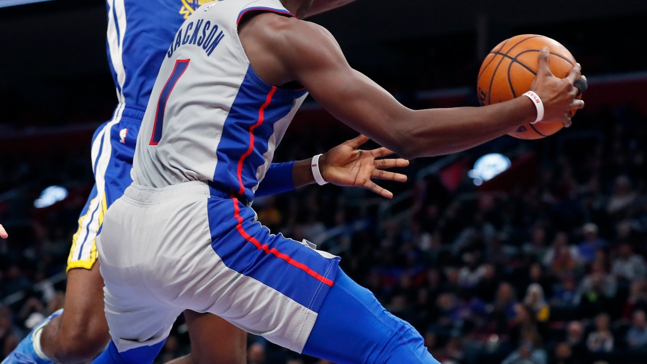 Warriors C Damian Jones sidelined by torn pectoral muscle