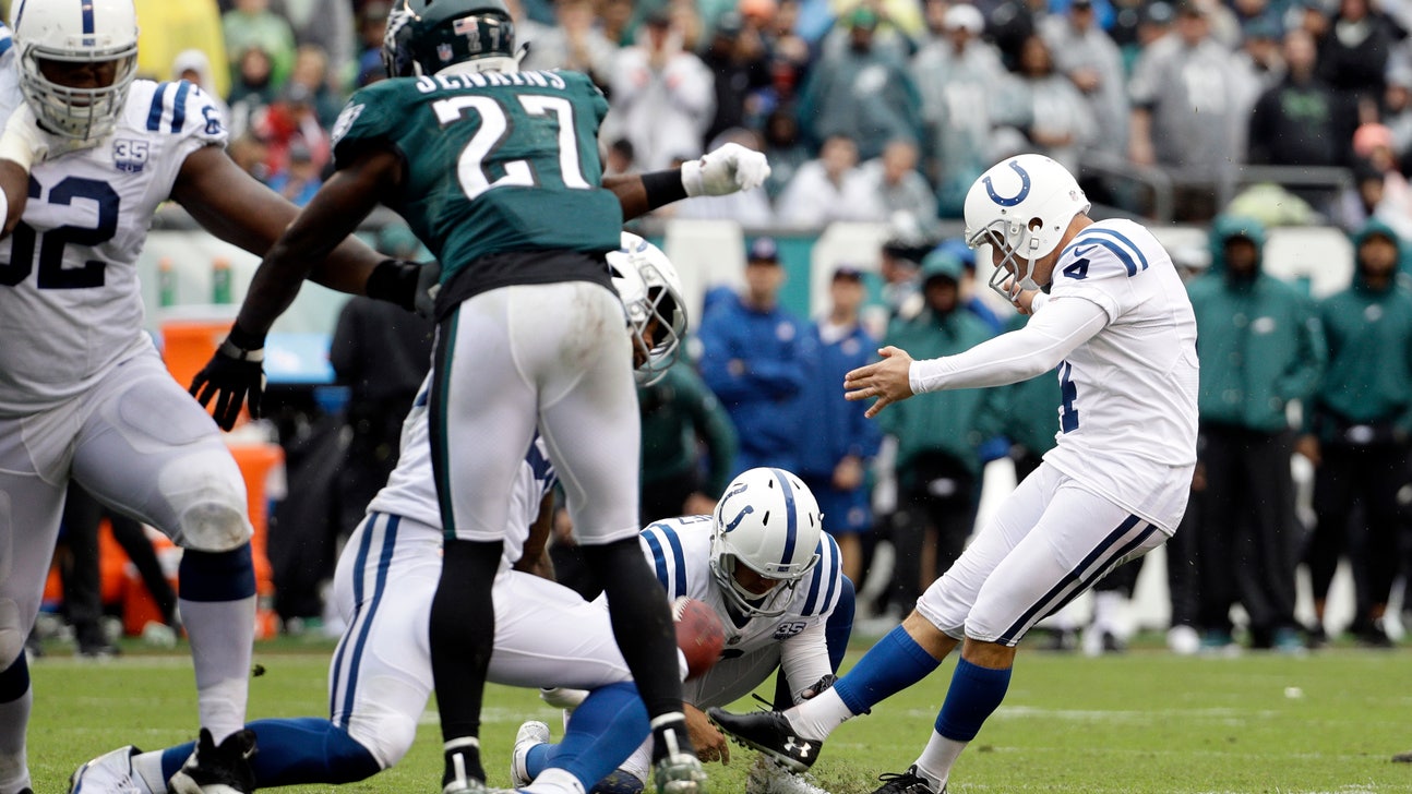 It's good! Colts' Adam Vinatieri ties NFL field-goal record
