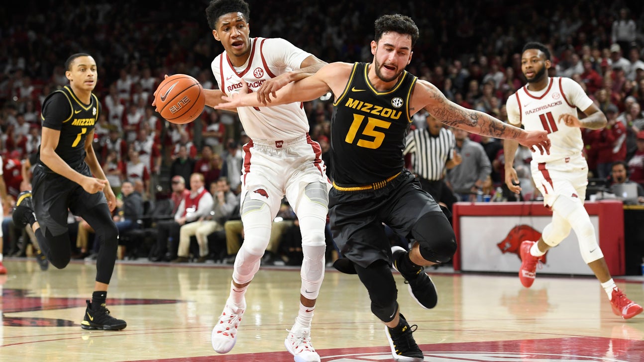 Arkansas ends 4-game skid, rallies past Missouri 72-60,