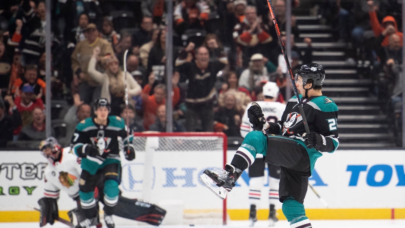 Ducks extend win streak to 5 with 4-2 win over Blackhawks