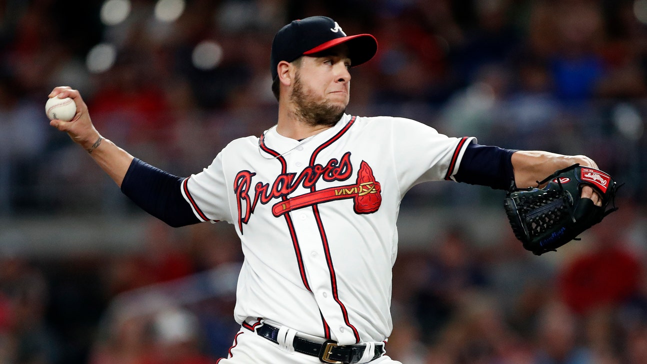 Braves reliever Swarzak on IL with shoulder inflammation
