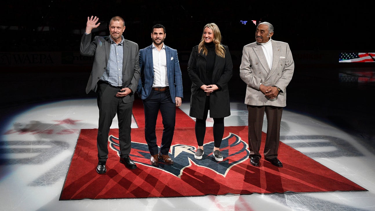 Retired goalie Tim Thomas details brain damage from hockey