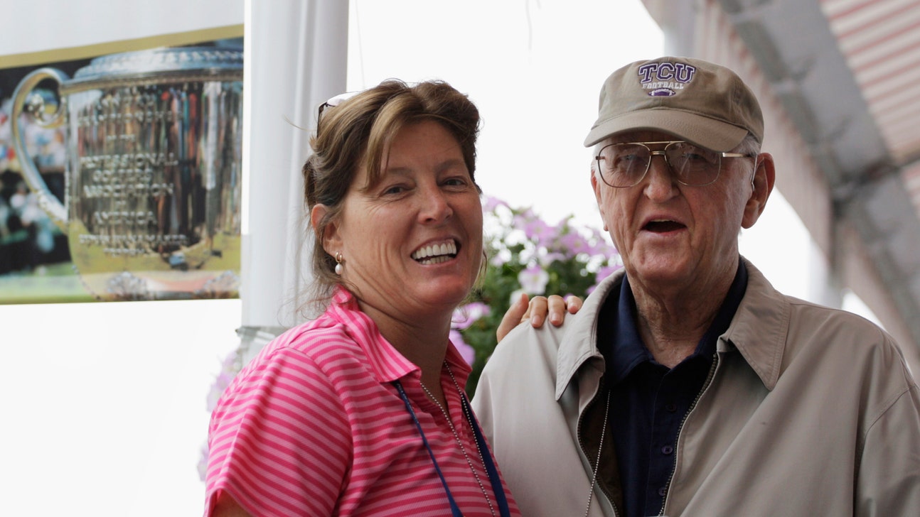 Dan Jenkins, sports writing great and author, dies at 89