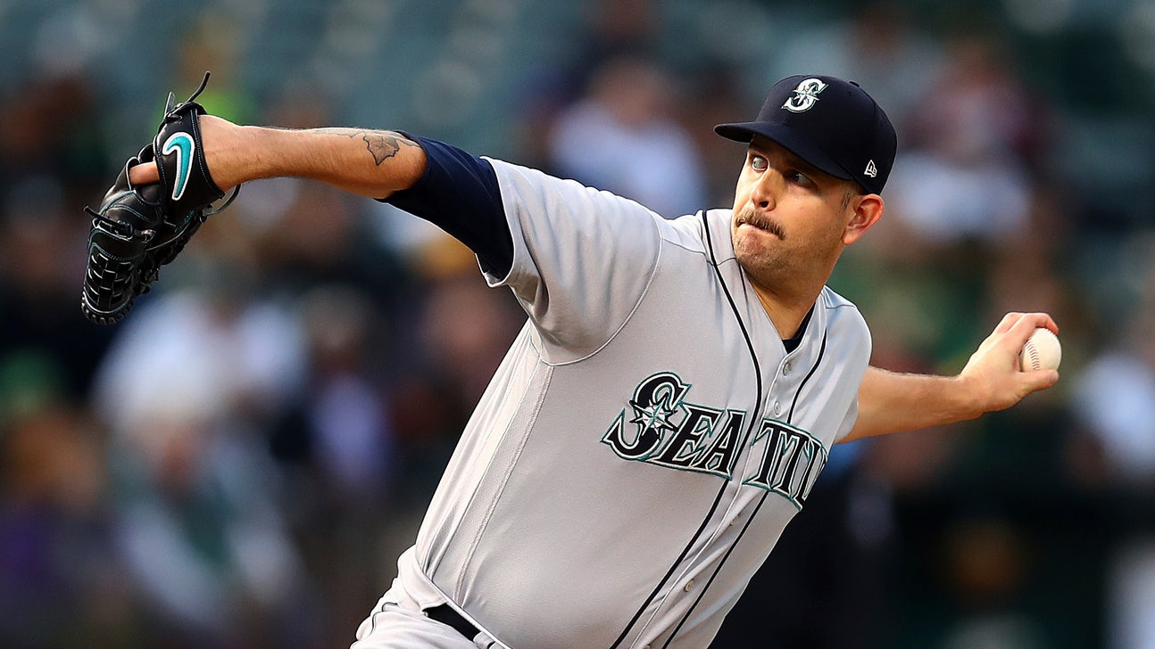 M’s Paxton hit by liner, replaced by Hernandez vs. A’s
