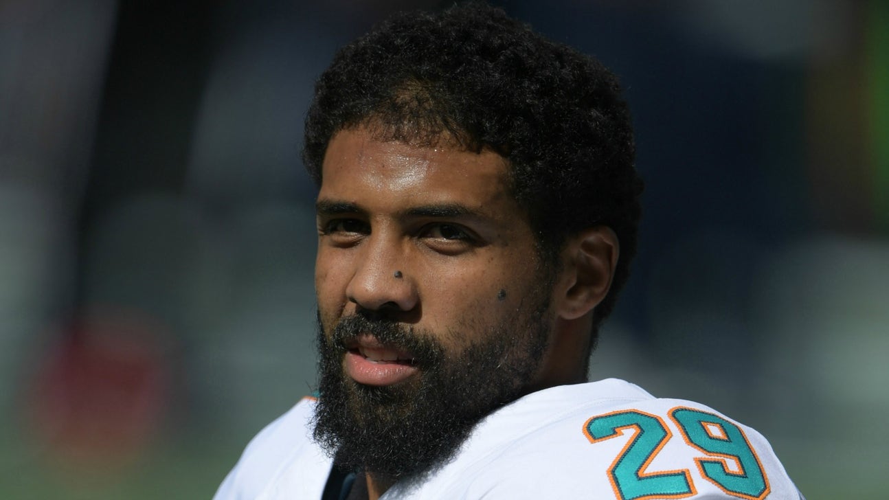Arian Foster has hilarious Twitter debate over whether he could survive fight with a wolf