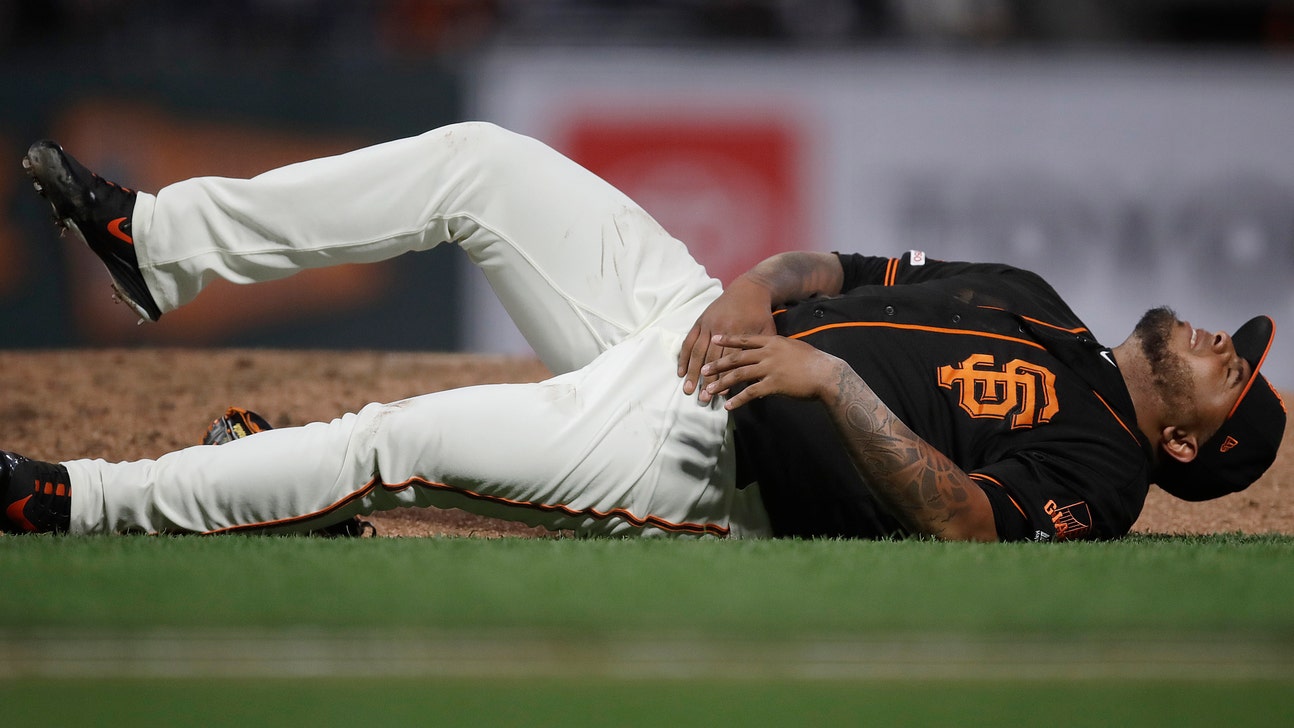 Giants' Moronta writhes after painful apparent arm injury