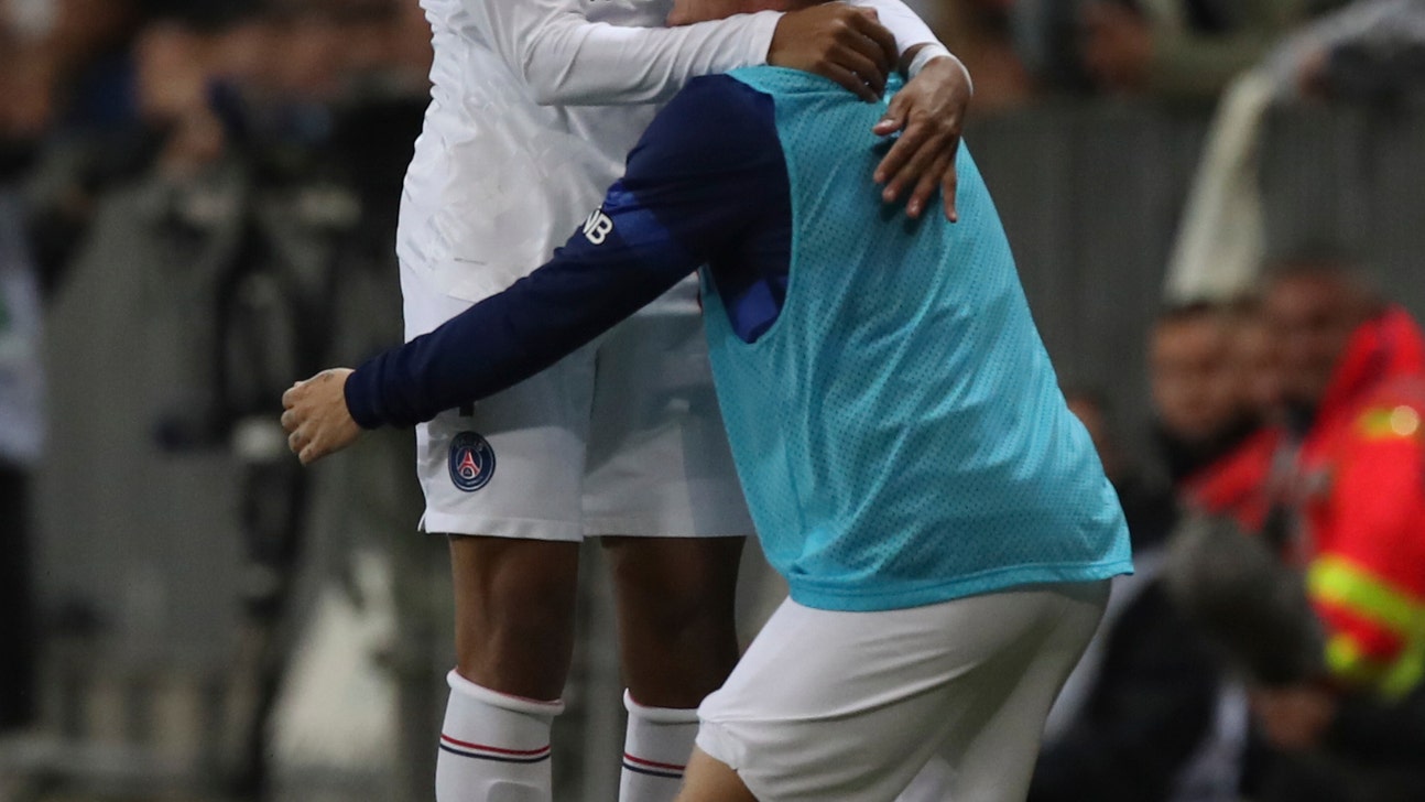 Mbappé returns, scores as PSG beats 9-man Nice 4-1