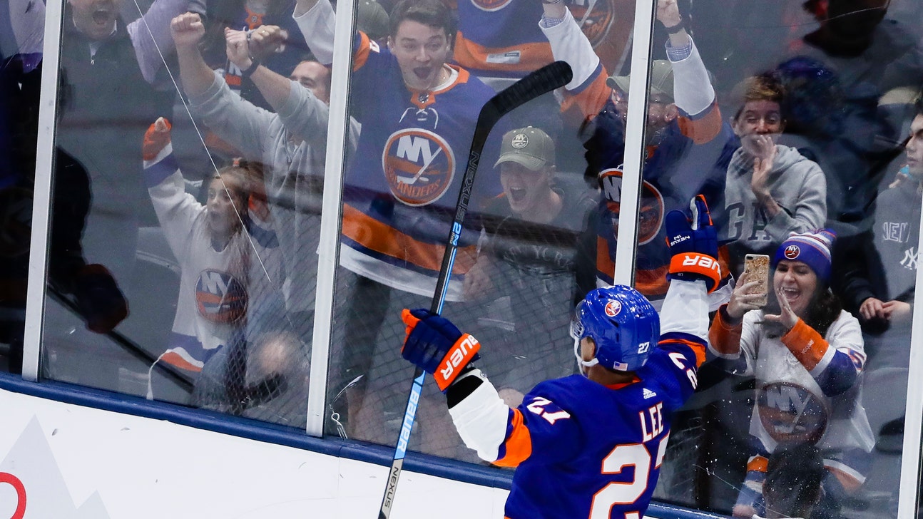 Lee helps Islanders beat Lightning 5-2 for 8th straight win