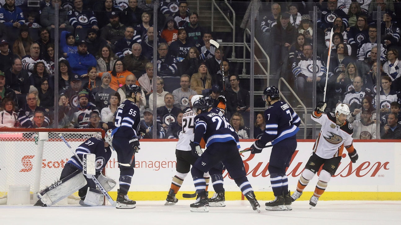 Stars swap forwards with Ducks in trade to add experience