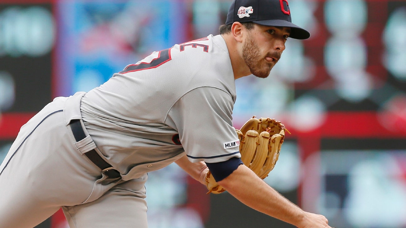 Santana's slam in 10th gives Indians 7-3 win, tie with Twins