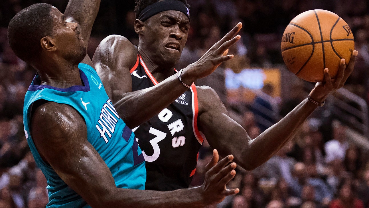 Leonard helps Raptors rout Hornets