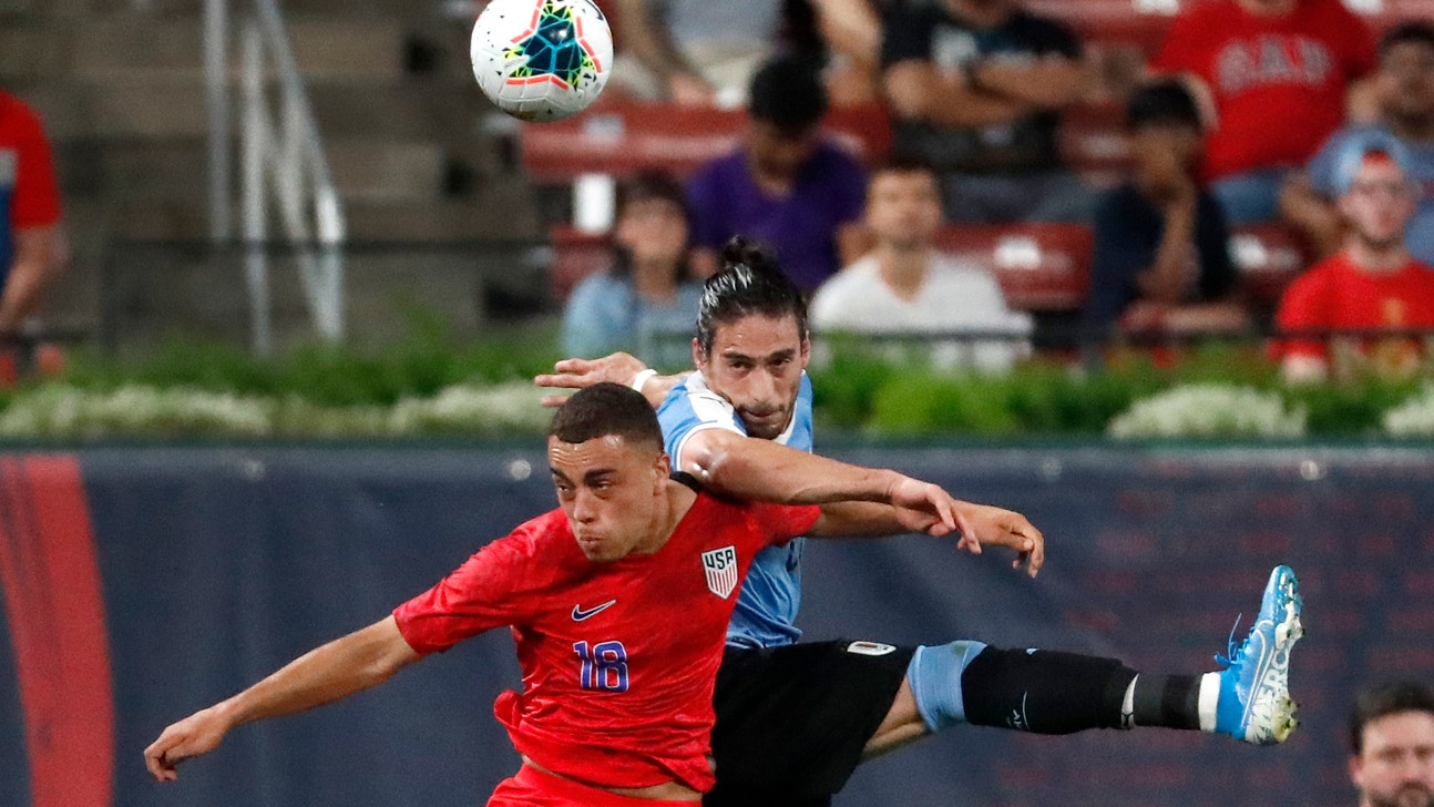 Dest, Ajax agree to a 1-year extension through 2021-22