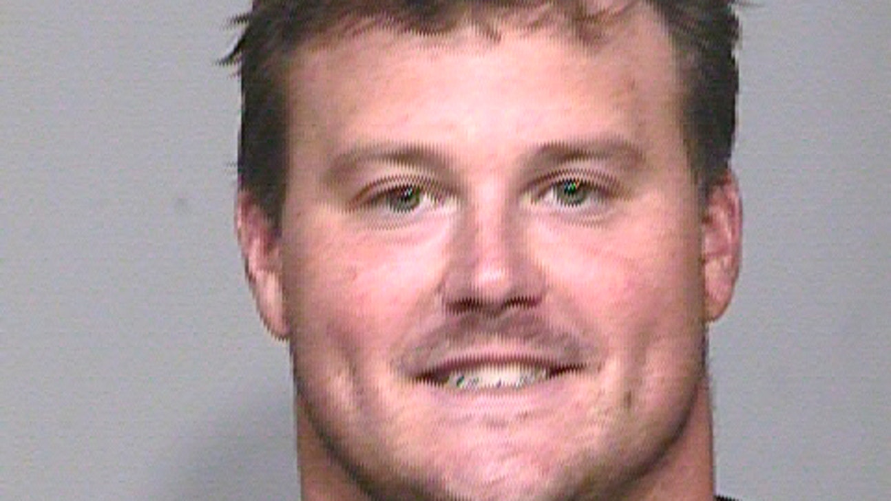 Ex-NFLer Incognito accused of threatening funeral home staff