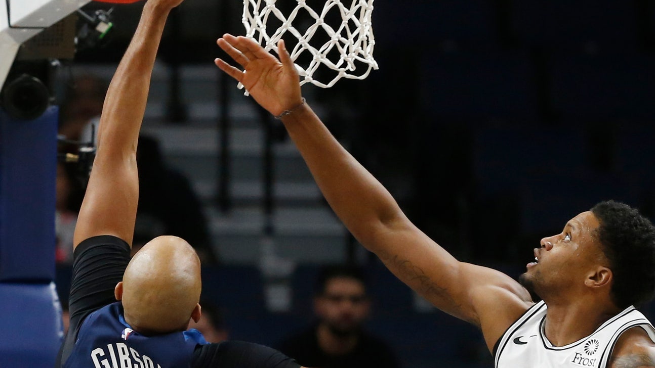Covington scores 21 as Timberwolves romp past Spurs 128-89