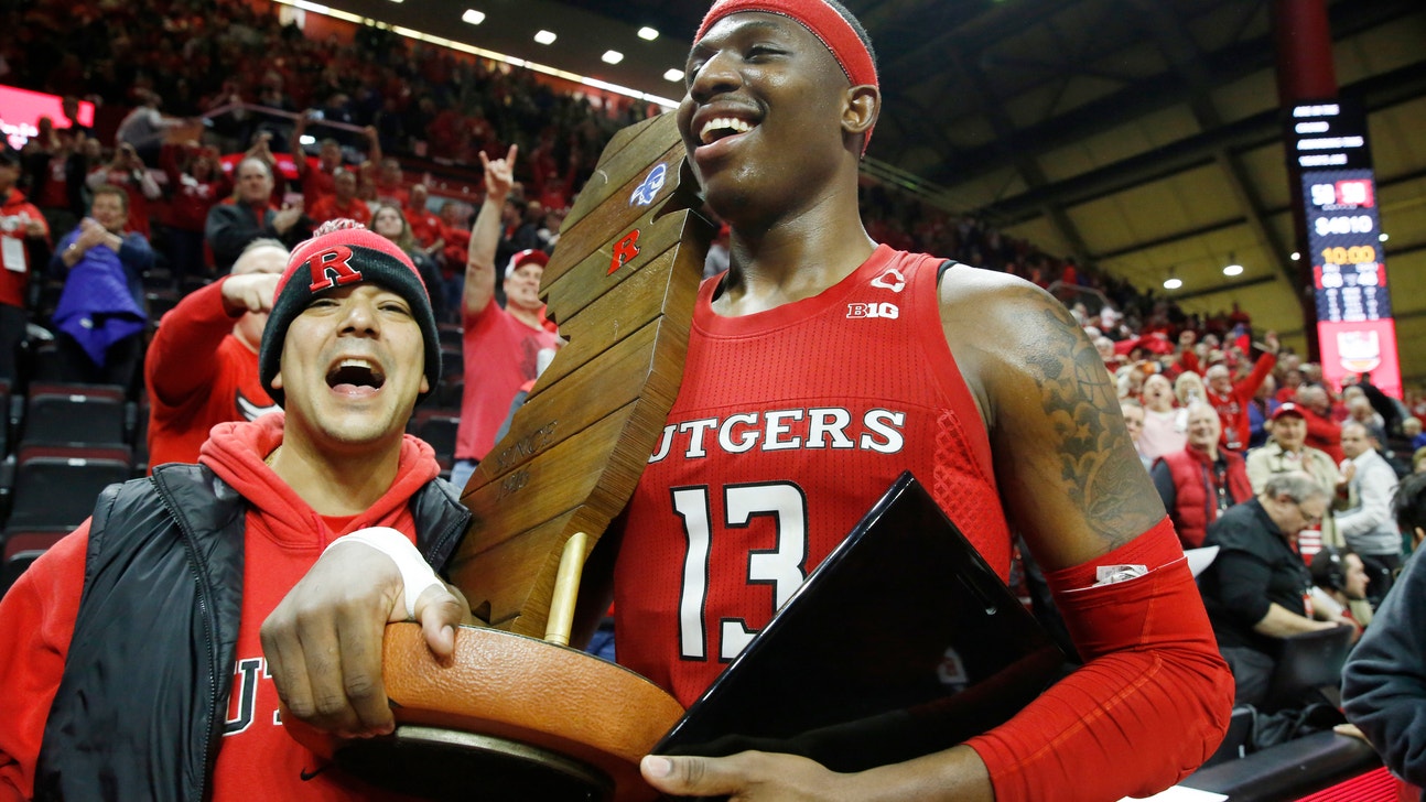 Rutgers beats No. 22 Seton Hall, Pirates star Powell injured