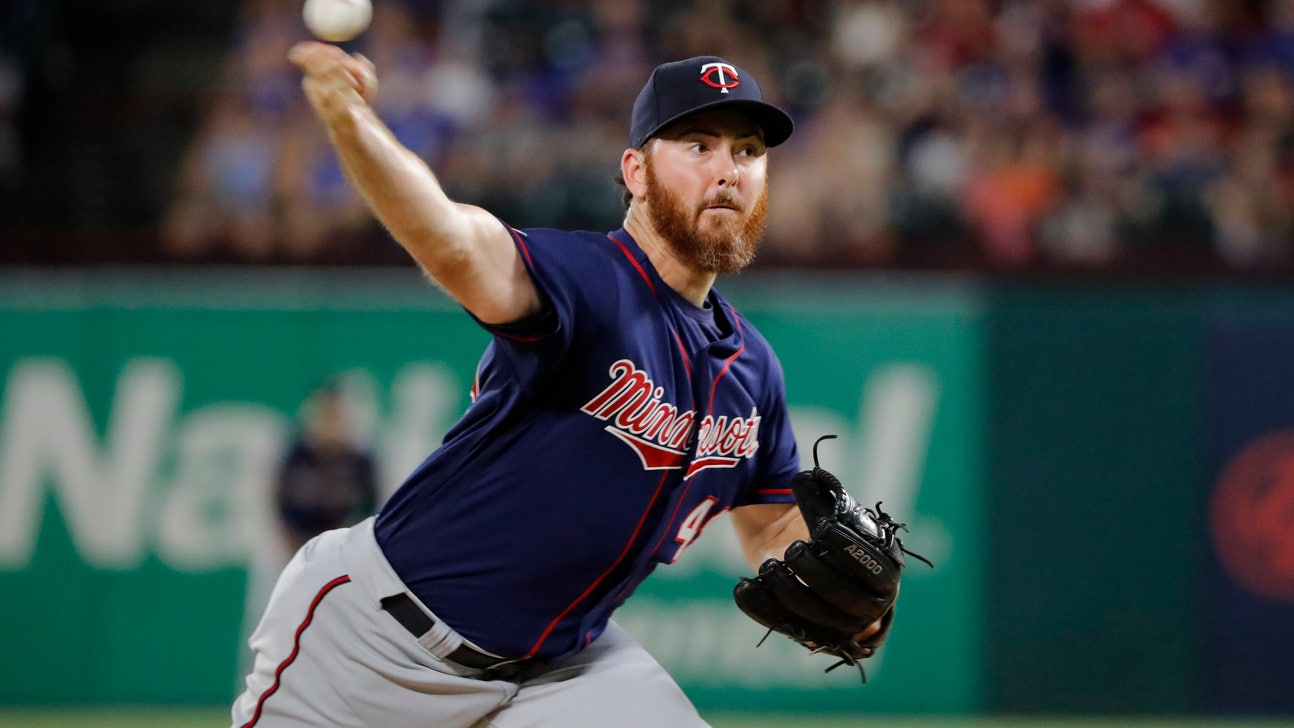Twins' Dyson out for season after shoulder surgery