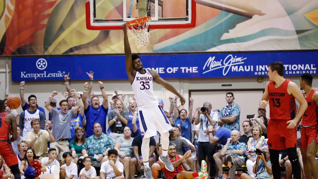 Veteran big men stand out in Kansas, Michigan title runs