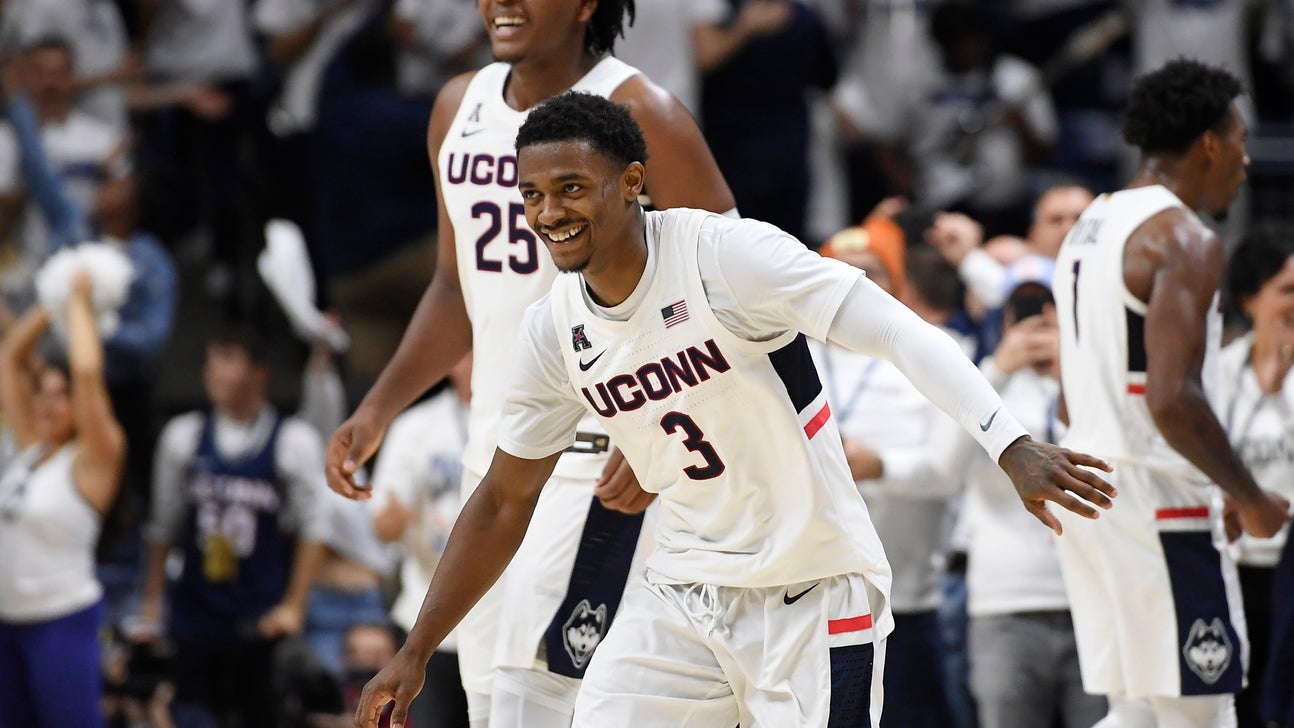 No. 15 Florida falls to UConn 62-59 on the road