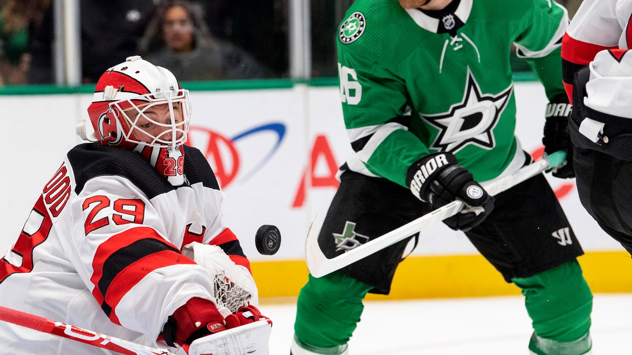 Stars win Bowness’ 1st game as coach, shut out Devils 2-0