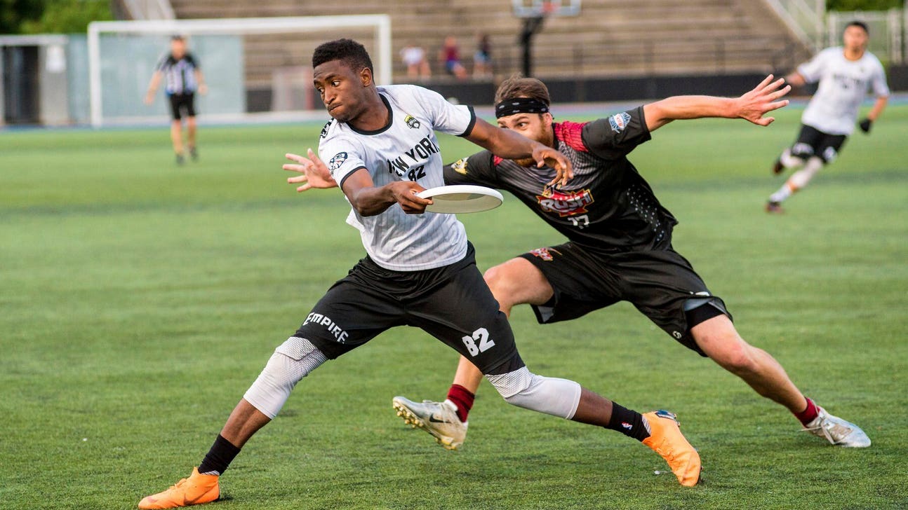 Famous tech YouTuber has side gig as Ultimate Frisbee pro