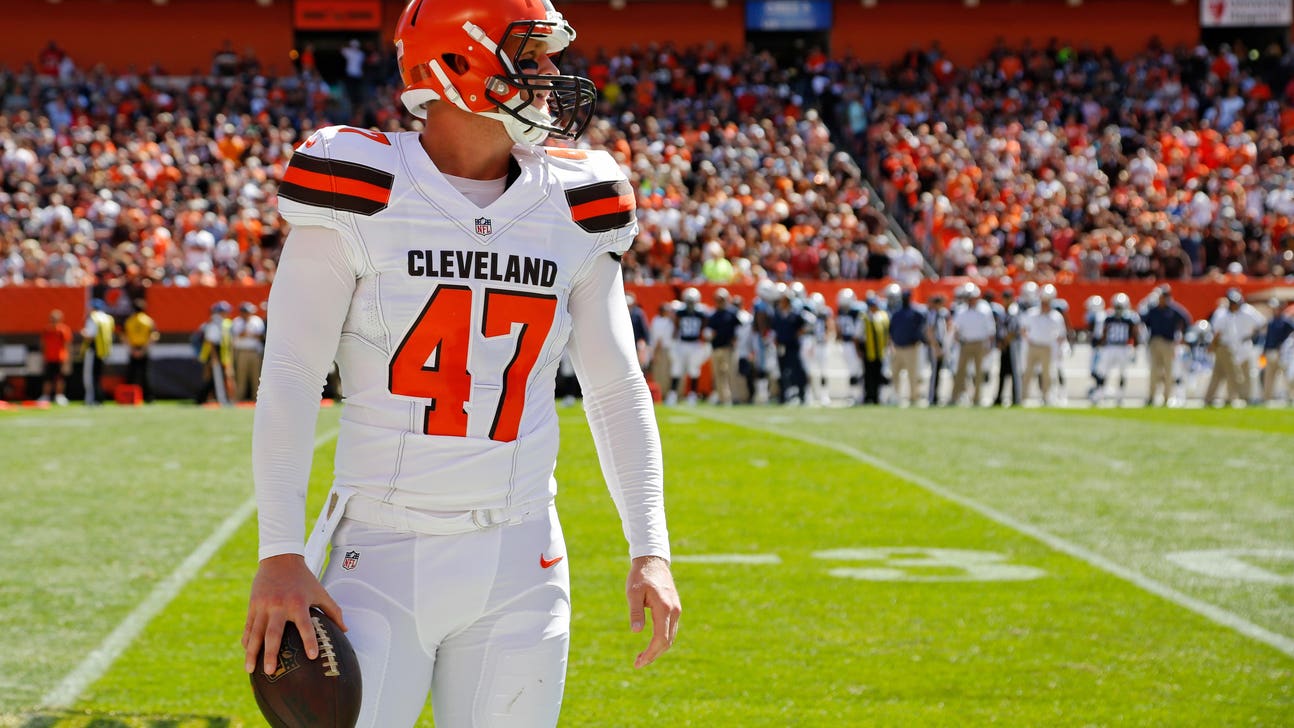 Cleveland Browns: Re-Signing Charley Hughlett Another Smart Offseason Move