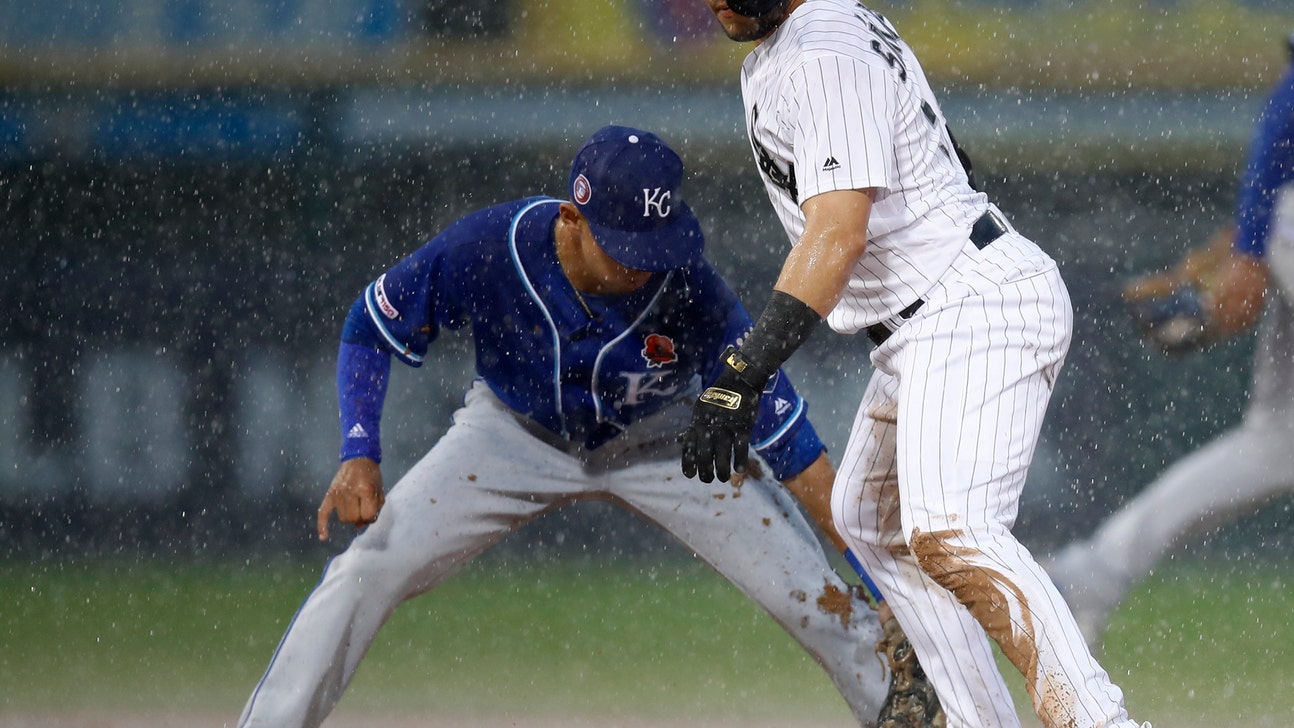 Royals, White Sox game suspended in 5th for rain, tied at 1