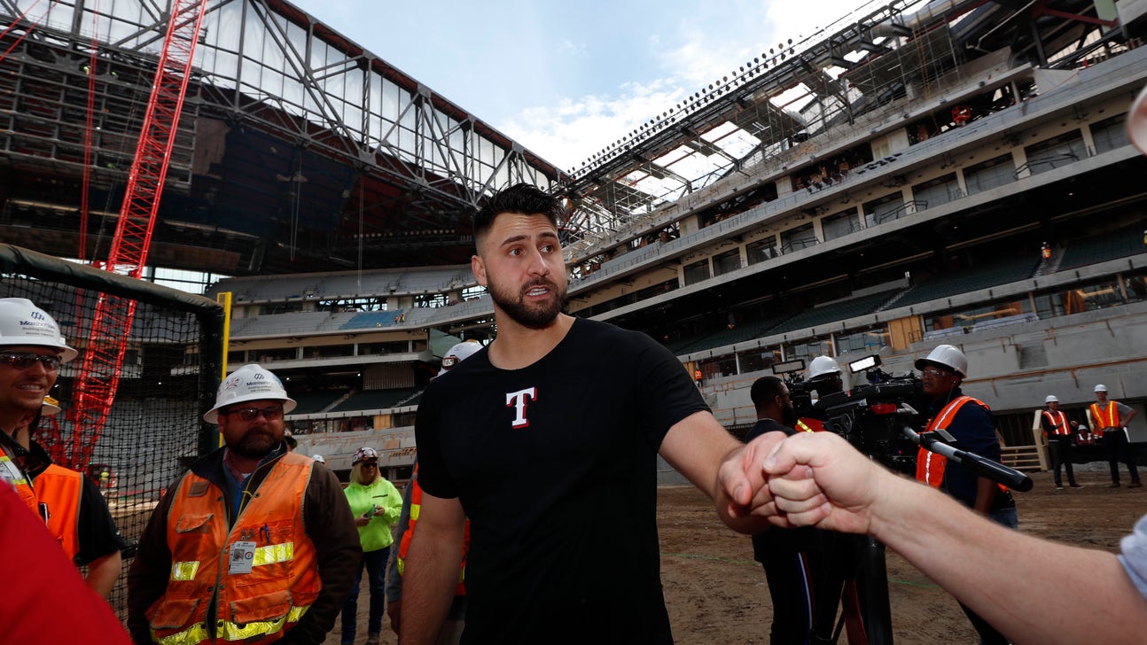 Rangers avoid arbitration with deals for Gallo and Santana