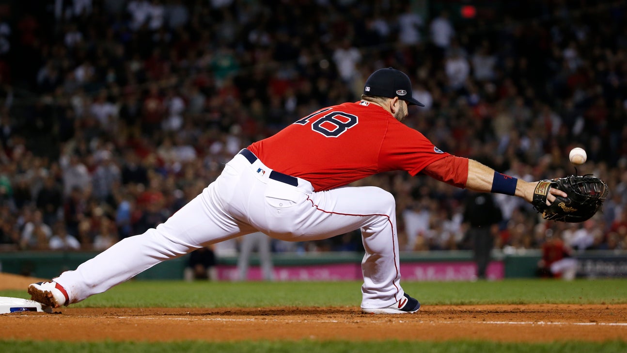 Boston's Moreland leaves ALDS game with apparent leg injury