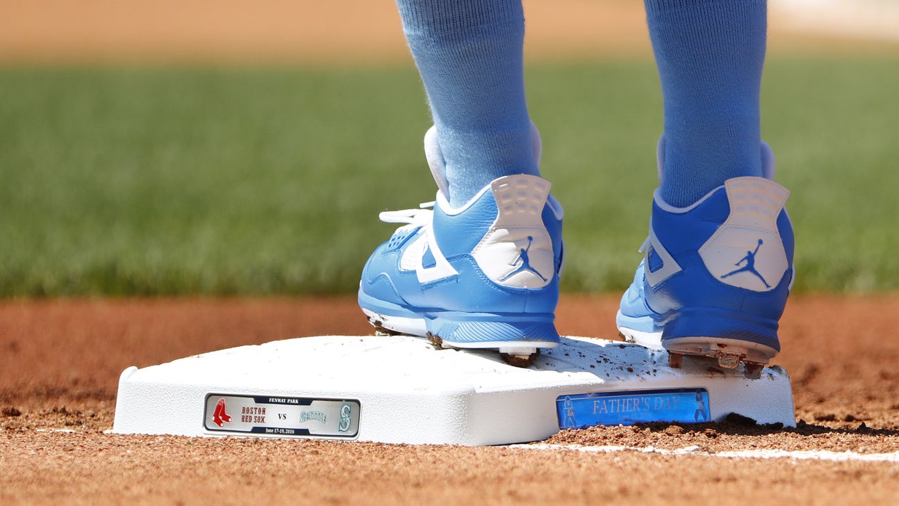 MLB Father's Day: Boone family tradition continues