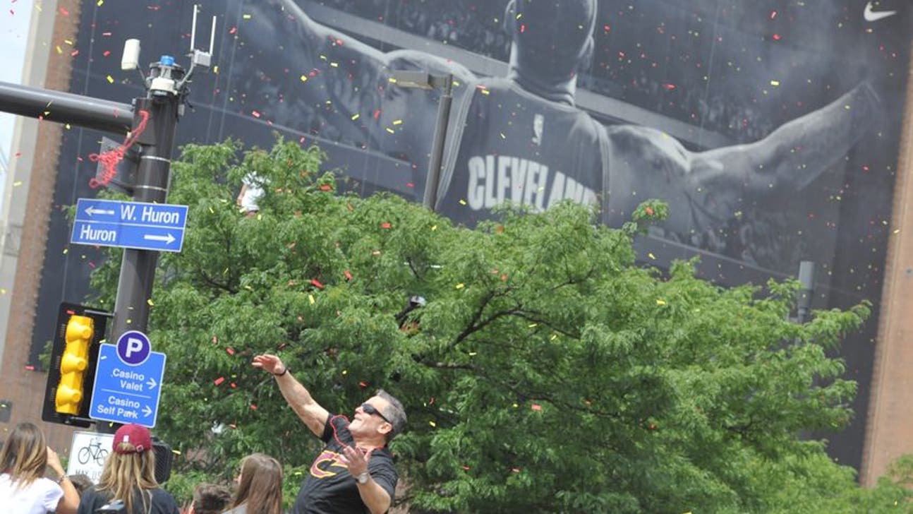 Could LeBron James And Warren Buffett Buy Cleveland Cavaliers From Dan Gilbert?