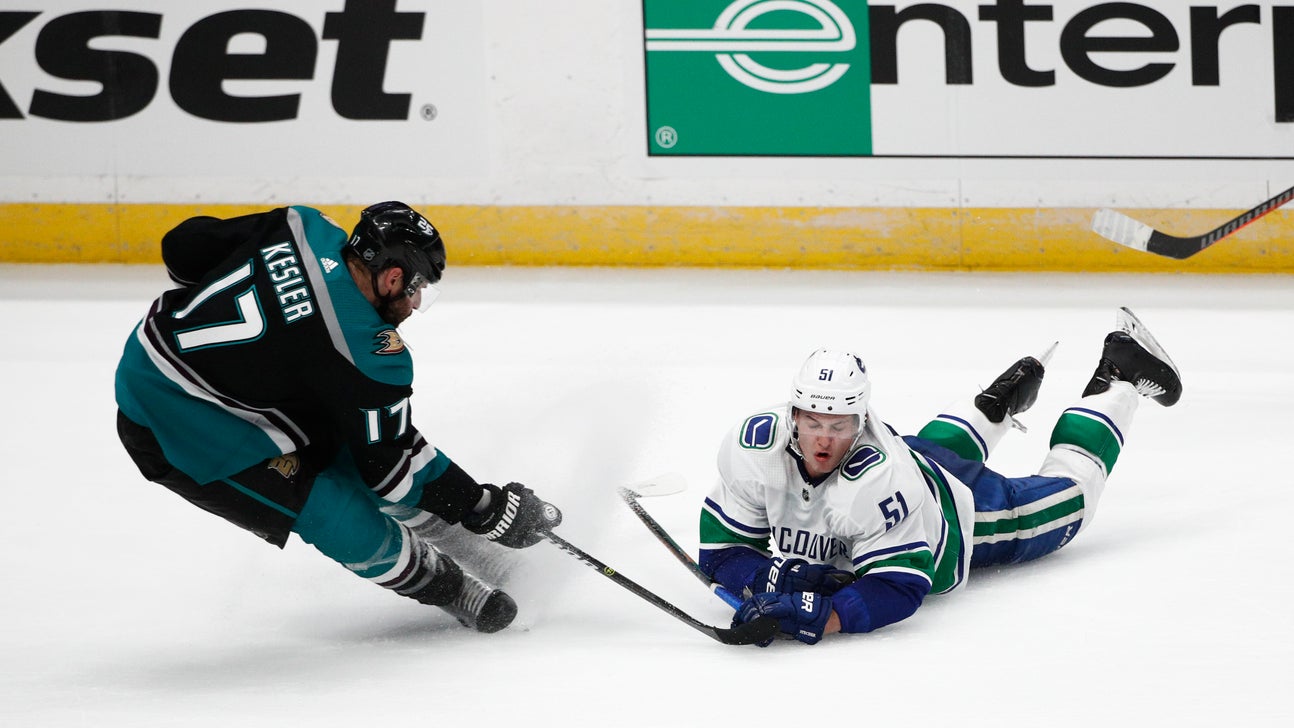 Boyle gets shutout, Ducks top Canucks 1-0 in Murray's debut