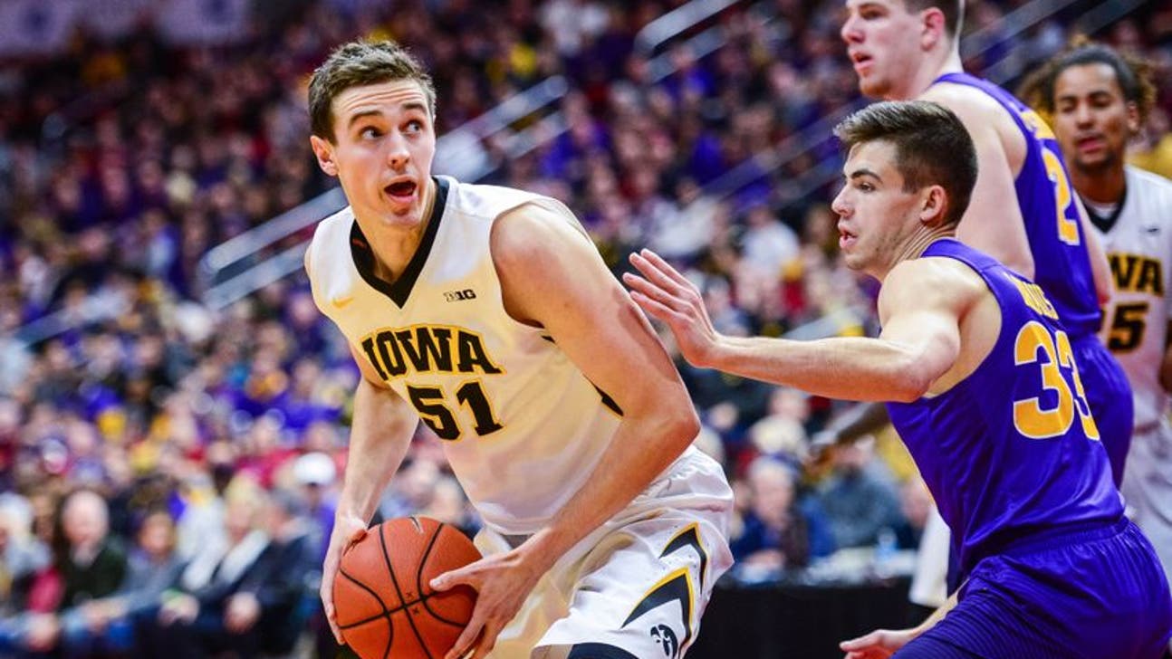 Iowa Basketball: Hawkeyes Thriving Since Moving Nicholas Baer To Bench