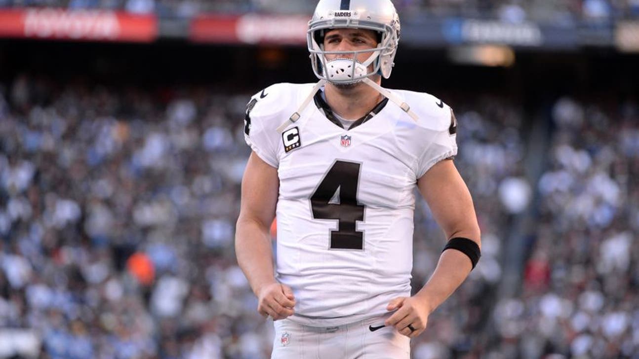 Derek Carr's Pinky Finger Was Actually Broken