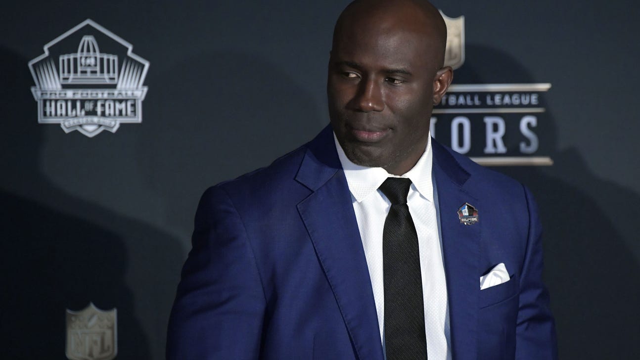 Former Dawg Terrell Davis in the Pro Football Hall of Fame