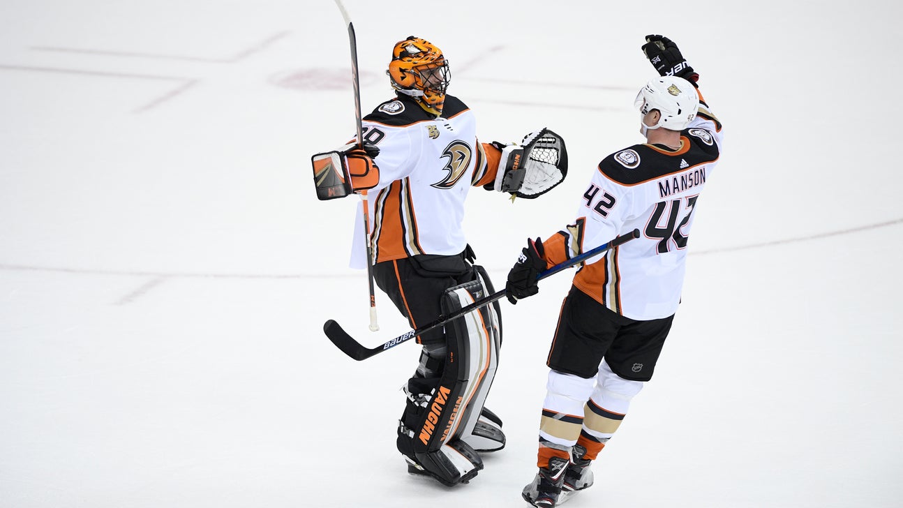 Aberg scores twice in 3rd, Ducks beat Caps 6-5