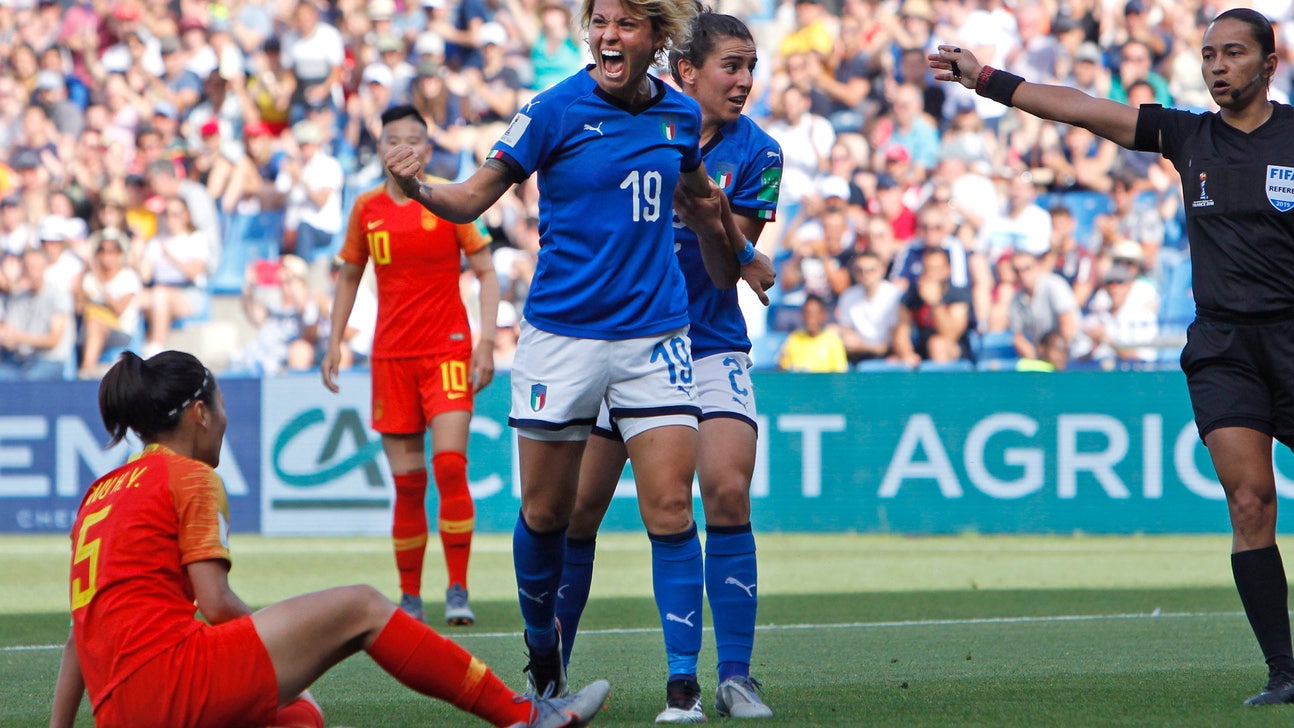 Italy beats China 2-0, reaches first quarterfinal since 1991
