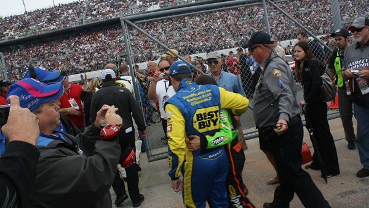 DANICA, RICKY STENHOUSE SHARE PRE-RACE HUG
