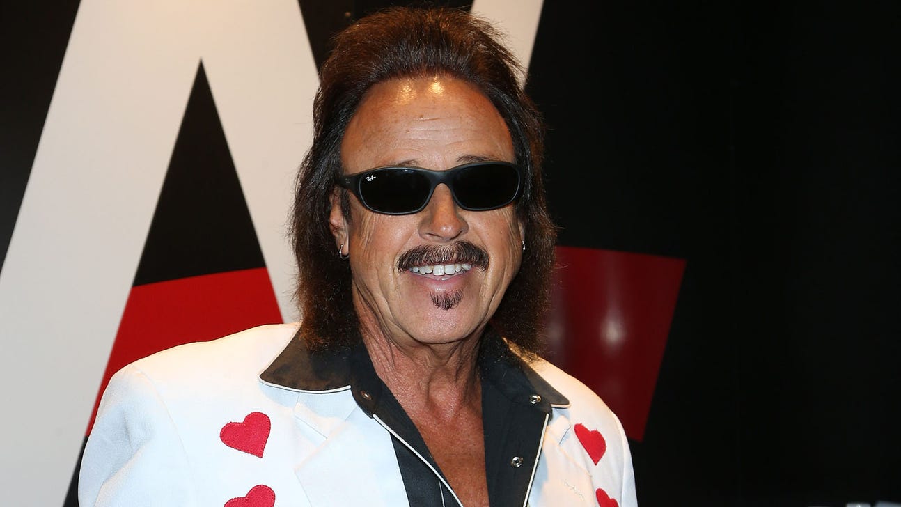 WWE legend Jimmy Hart hanging with No. 3 team in Daytona