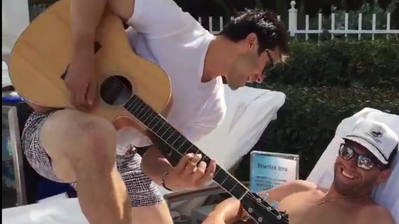 Braves' Chase d'Arnaud plays poolside concert for teammate