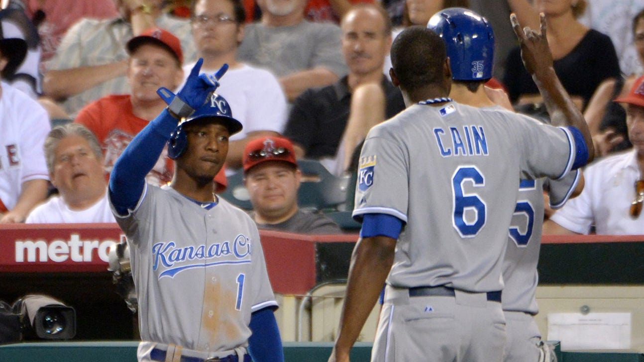 Royals agree with 10 players on one-year contracts