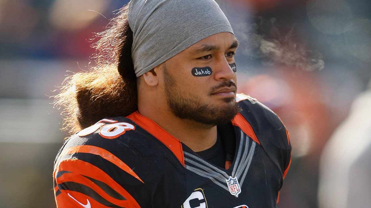 Rey Maualuga pays tribute to fallen fan