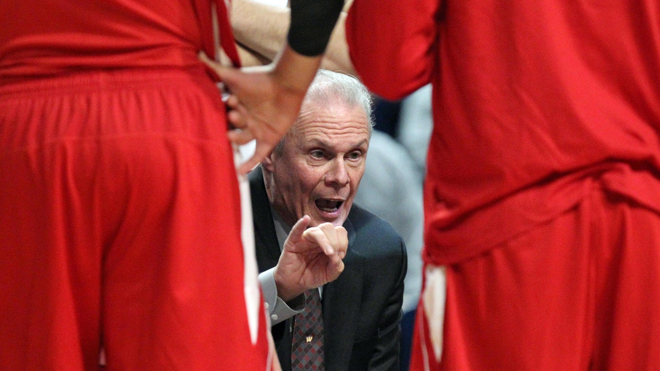 Freshman Van Vliet sits, but Badgers cruise in hoops exhibition