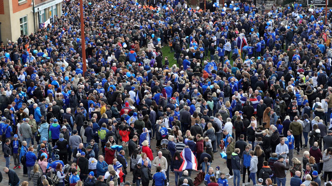 Tributes as soccer returns to Leicester 2 weeks after crash
