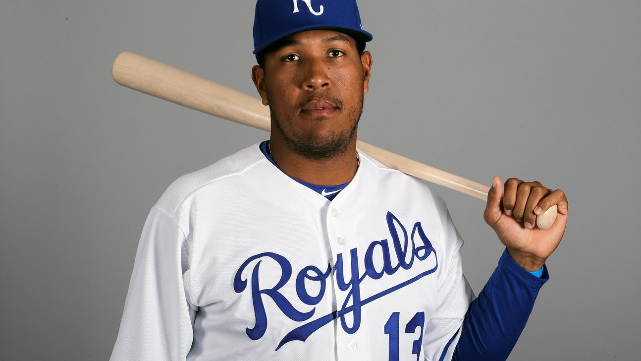 Royals star catcher Salvador Perez to become US citizen
