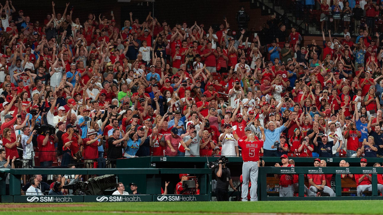 Pujols concludes STL return with 2 hits, Molina jersey swap