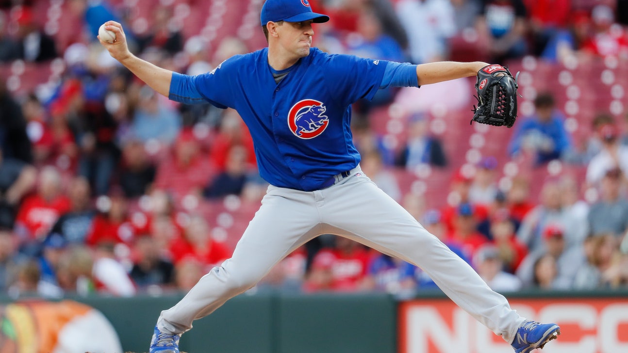 Hendricks has 2-run 2B, pitches into 9th; Cubs top Reds 3-1